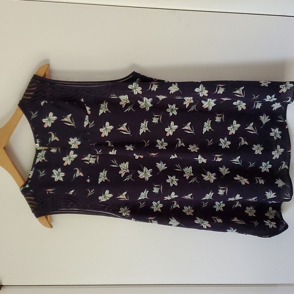 Daniel Rainn navy blue blouse with scalloped detail, size XL. - Picture 3 of 3